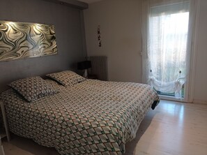 3 dormitoris, planxa i posts de planxar, wifi i roba de llit 