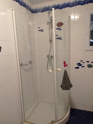 Dutxa, assecador de cabells i tovalloles 