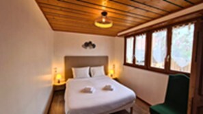 2 bedrooms, desk, iron/ironing board, travel cot