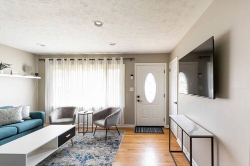 Clean & Comfortable 4BR/2Bath w/King Suite located in Lexington, KY