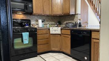 Coffee/tea maker, fridge, microwave, oven