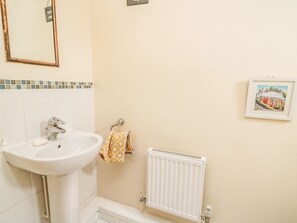 Cottage | Bathroom