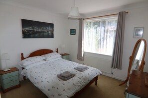 2 slaapkamers, een strijkplank/strijkijzer, gratis wifi, beddengoed