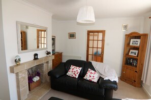 Smart-tv, een dvd-speler en boeken