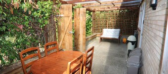 Lovely dog friendly 2 bed bungalow with parking