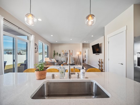 Interior. Modern Spacious Family Home w/ Hot Tub & Fire Pit