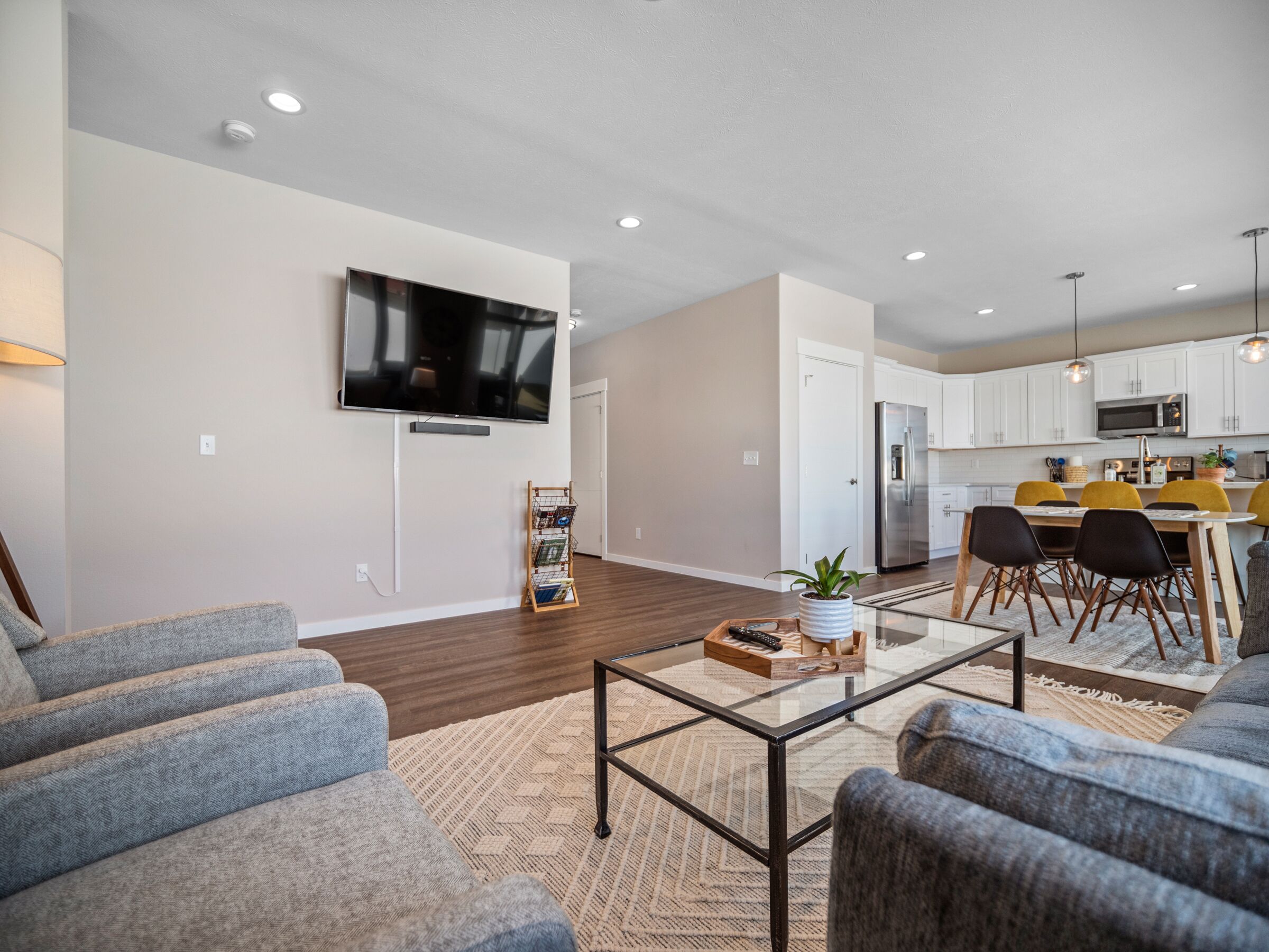 Modern Spacious Family Home w/ Hot Tub & Fire Pit