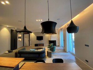 Interior - Cannes | Exceptional Design | 2 Bed- & Bathrooms (Cannes)