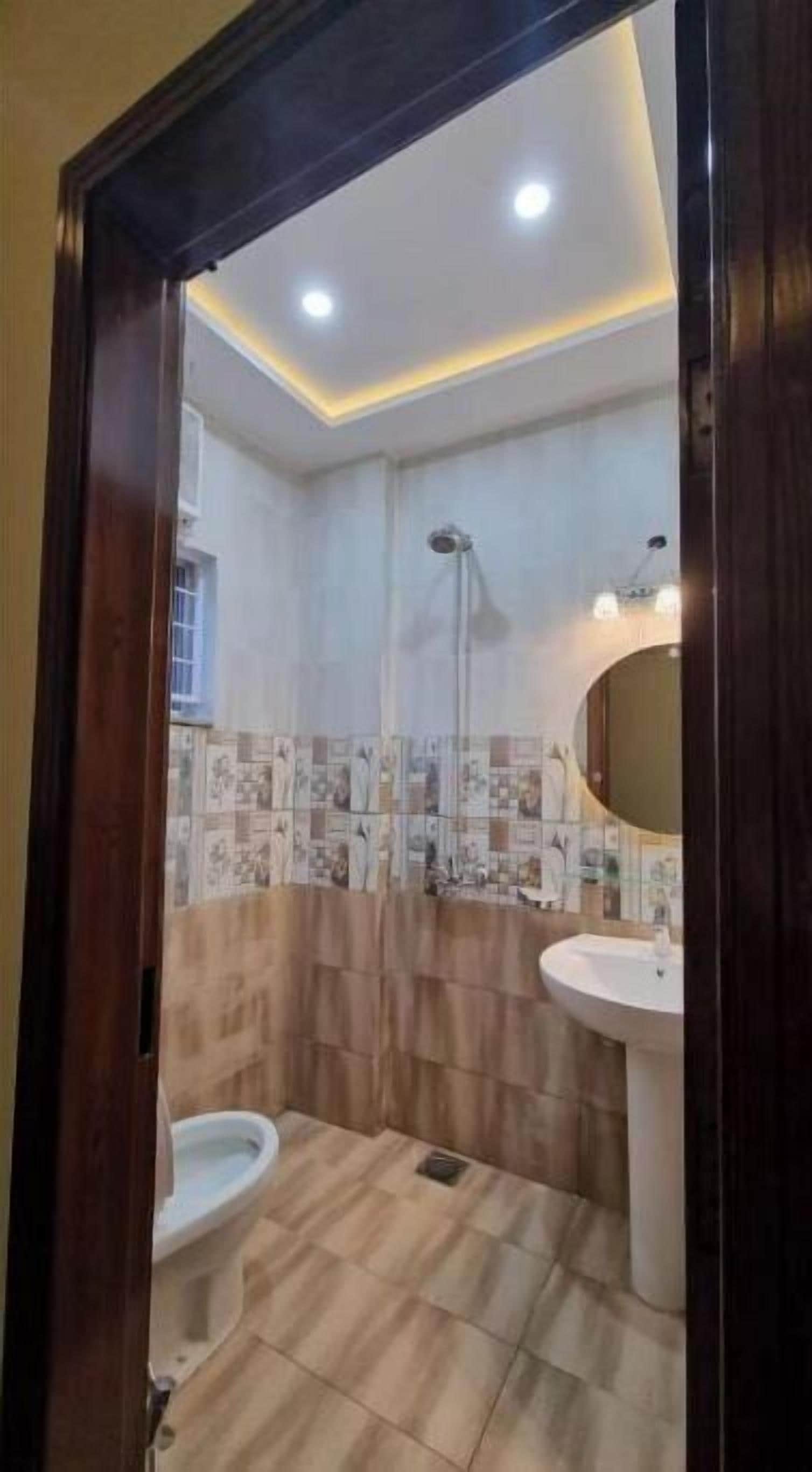 Een douche, handdoeken