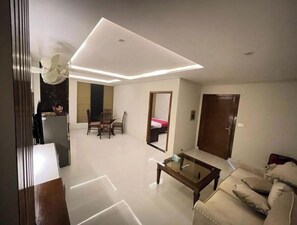 TV - MIDWAY HOTEL & RESIDENCY - Studio Apartment Unit S2 (Lahore)