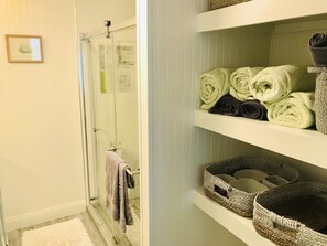 Interior - Carolina Beach Cottage, Steps from Beach, Modern Renovation (Carolina Beach)