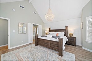 4 bedrooms, desk, iron/ironing board, travel cot