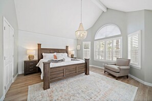 4 bedrooms, desk, iron/ironing board, travel crib