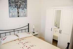 6 bedrooms, free WiFi, bed sheets