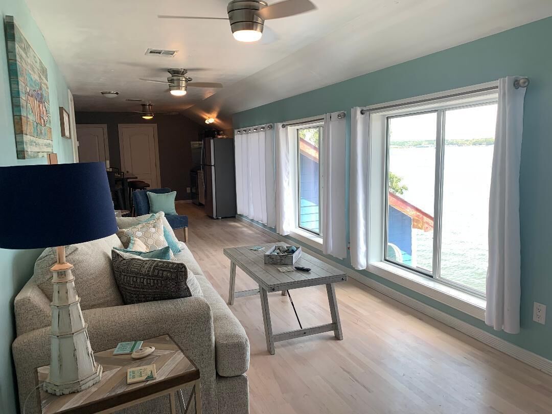 3 Story Indoor Pool Waterfront Indoor Raquetball Court