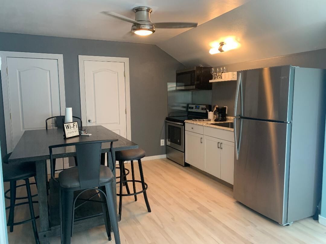 3 Story Indoor Pool Waterfront Indoor Raquetball Court