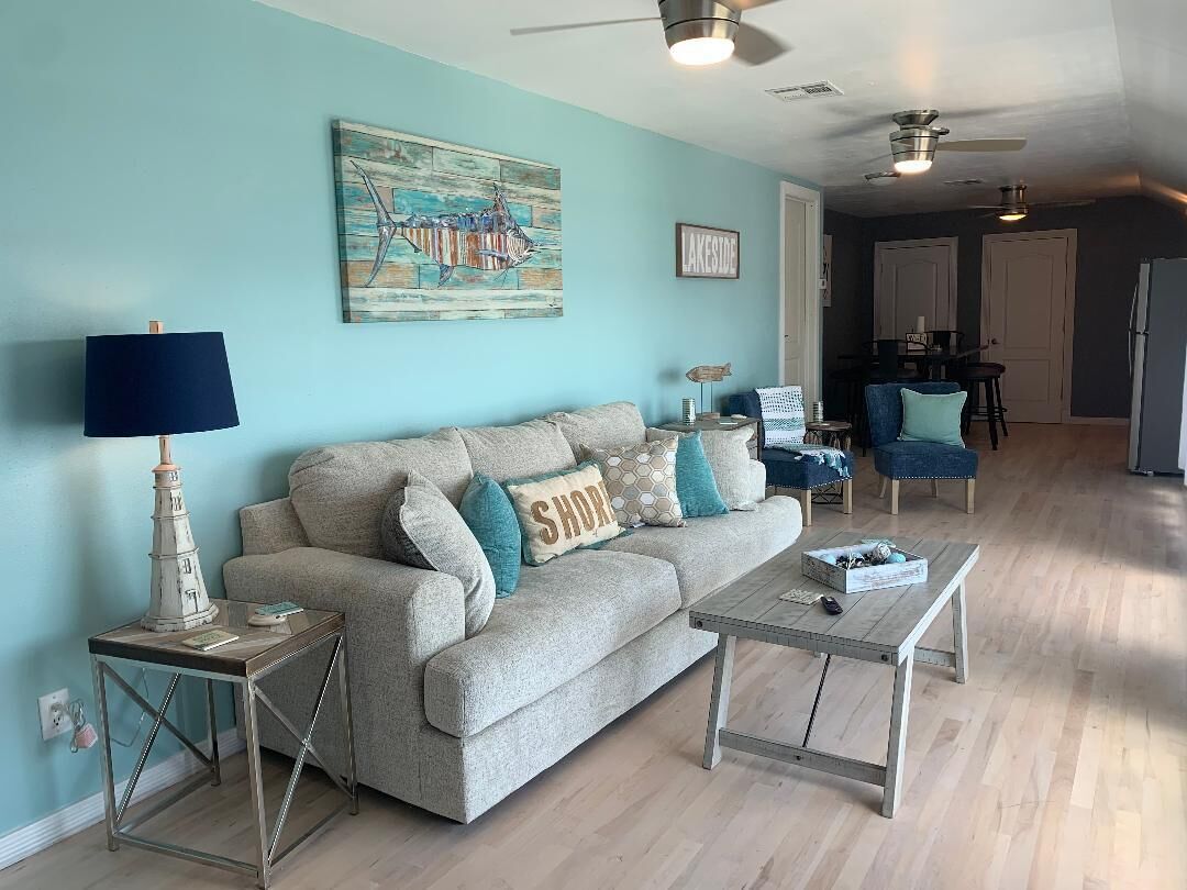 3 Story Indoor Pool Waterfront Indoor Raquetball Court