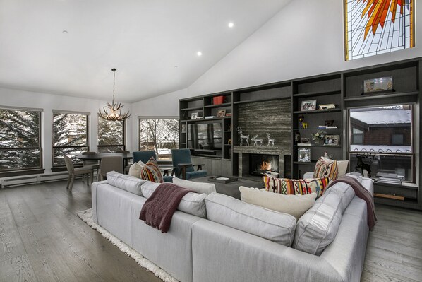 Flat-screen TV, fireplace - Ski-In Ski-Out Northwoods Condo Willow 414-Private Gated Community  (Vail)