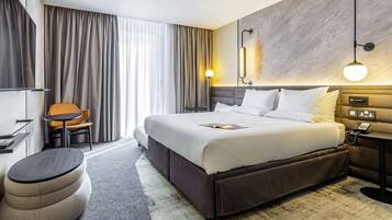 Standard Room, Multiple Beds | 1 bedroom, in-room safe, individually decorated, laptop workspace