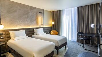 Executive Room, 2 Twin Beds | In-room safe, individually decorated, laptop workspace