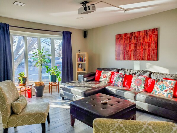 Smart TV, reproductor de DVD, videoteca, estéreo