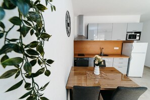 Refrigerador, microondas, horno