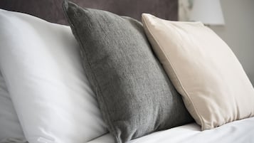 (15) Deluxe Double Room | Fer et planche Ă  repasser, lit parapluie, Wi-Fi gratuit, draps fournis
