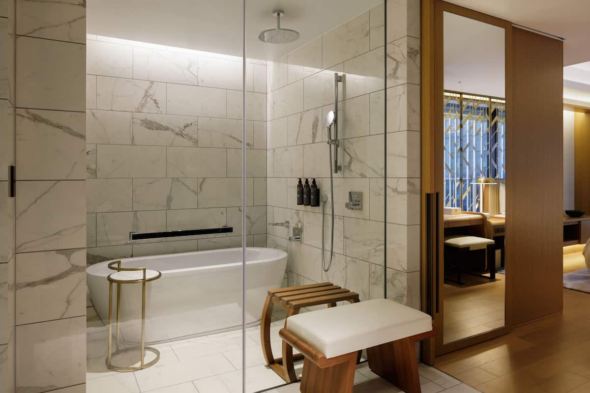 executive suite, 1 king bed, non smoking | bathroom | separate bathtub and shower, deep-soaking bathtub