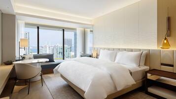 Bay Room, 1 King Bed, Non Smoking (View) | Premium bedding, in-room safe, desk, laptop workspace