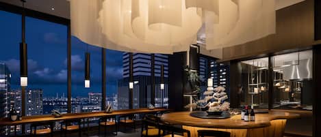 3 restaurants, spécialités Cuisine internationale