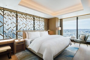 Phòng Suite Executive, 1 giường cỡ king | Bộ đồ giường cao cấp, két bảo mật tại phòng, bàn, màn/rèm cản sáng 