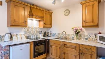 平房, 1 間臥室 (Quirky Cottage) | 私人廚房 | 大型雪櫃/冰箱、微波爐、焗爐、咖啡機/沖茶器