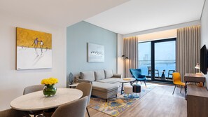 Suite, 1 cama King size y sofá cama, balcón, frente al mar (Beachfront) | Ropa de cama de alta calidad y camas con pillow-top