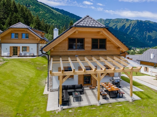 Chalet with covered terrace, sauna and spa bath