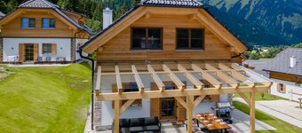 Chalet mit überdachter Terrasse, Sauna, Whirlwanne