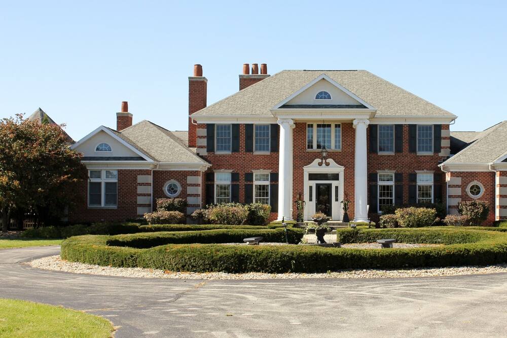 Renovated luxury villa with 7 bedrooms 5 bathrooms. Located on 40 acres of land.