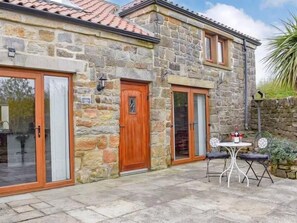 Outdoor dining - Cottage in idyllic setting, a short drive from Staithes (Easington)