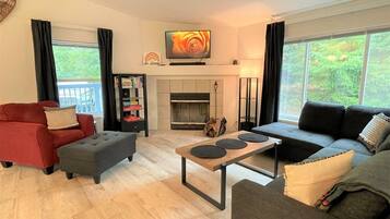 Cabin (Nanook Haus) | Exterior