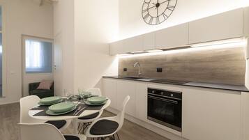 Design Apartment | Private kitchen | Fridge, oven, stovetop, coffee grinder
