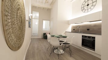 Design Apartment | Private kitchen | Fridge, oven, stovetop, coffee grinder
