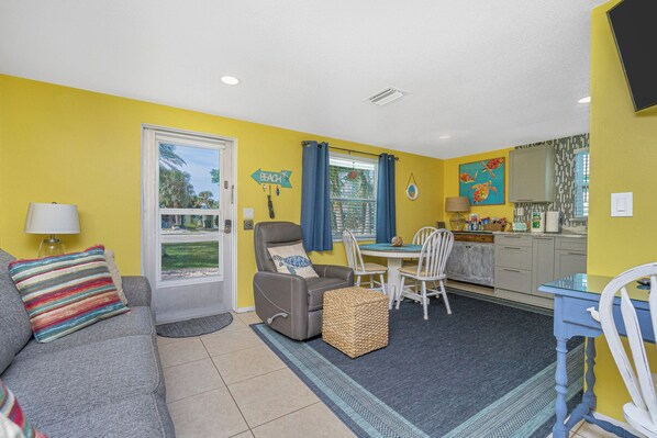 TV - Turtle Cay at The Beach Shack! Come On Down! (Englewood)
