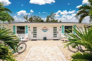 Exterior - Turtle Cay at The Beach Shack! Come On Down! (Englewood)