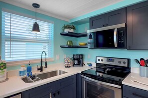 Coffee/tea maker, fridge, microwave, oven