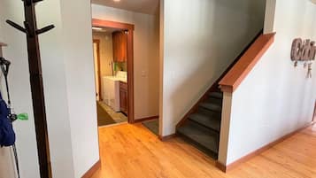 Cabin (Elkhorn) | Exterior