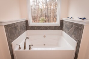 Combined shower/tub, towels, soap, toilet paper