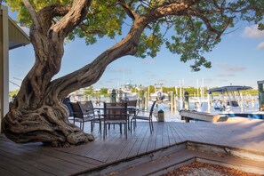 Outdoor dining - Poolside Cottage #411 (Key West)