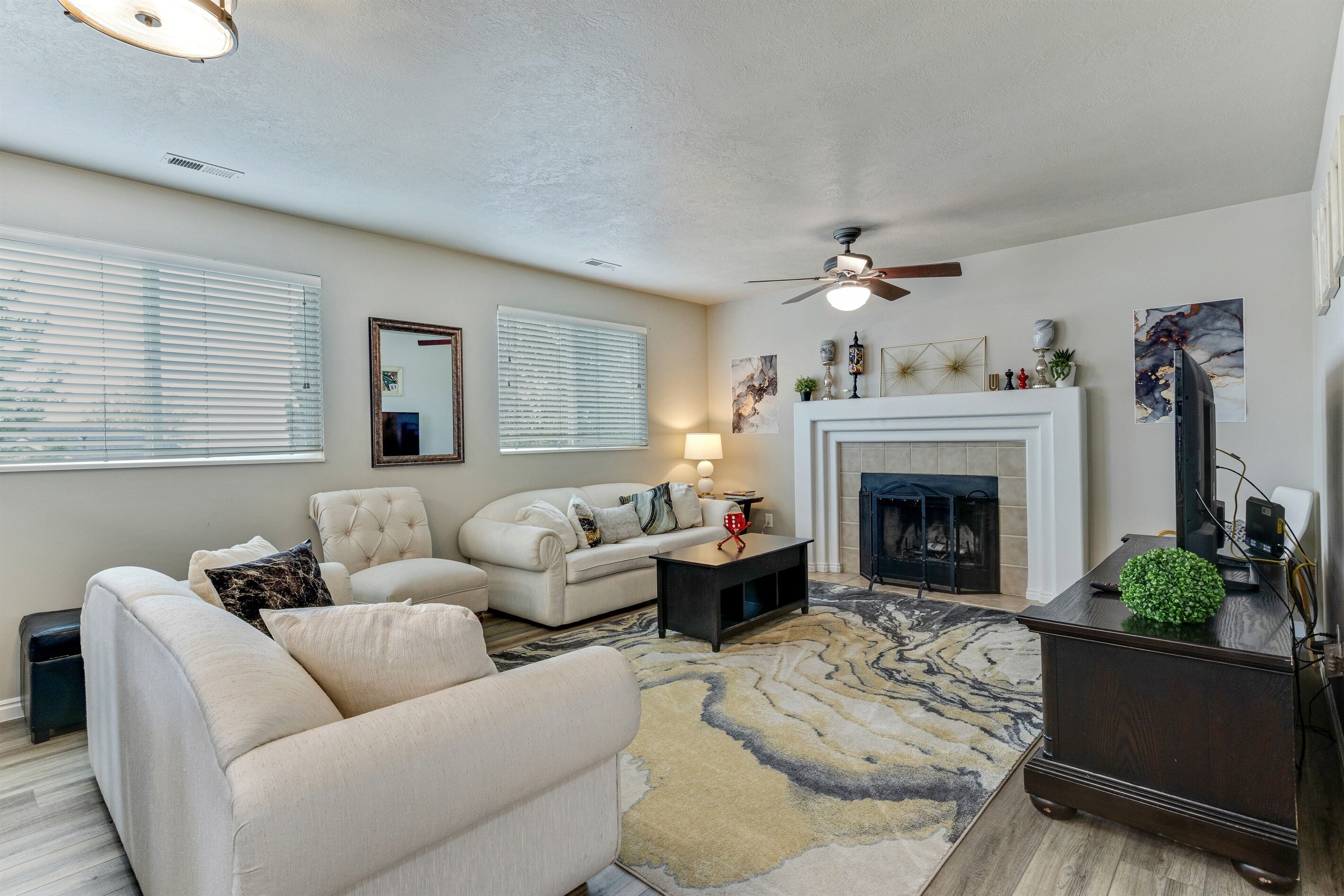 5BD Home w/ mountain view, board games, 30 min Ski