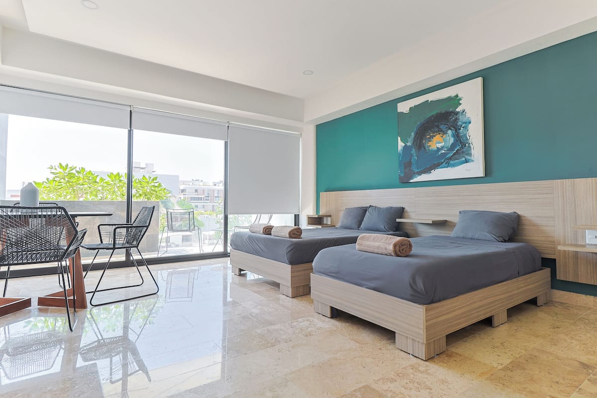 Superior Suite | 1 bedroom, laptop workspace, bed sheets