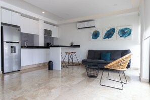 Superior-Suite | Wohnbereich | 50-Zoll-Fernseher mit Digitalempfang, Streaming-Dienste