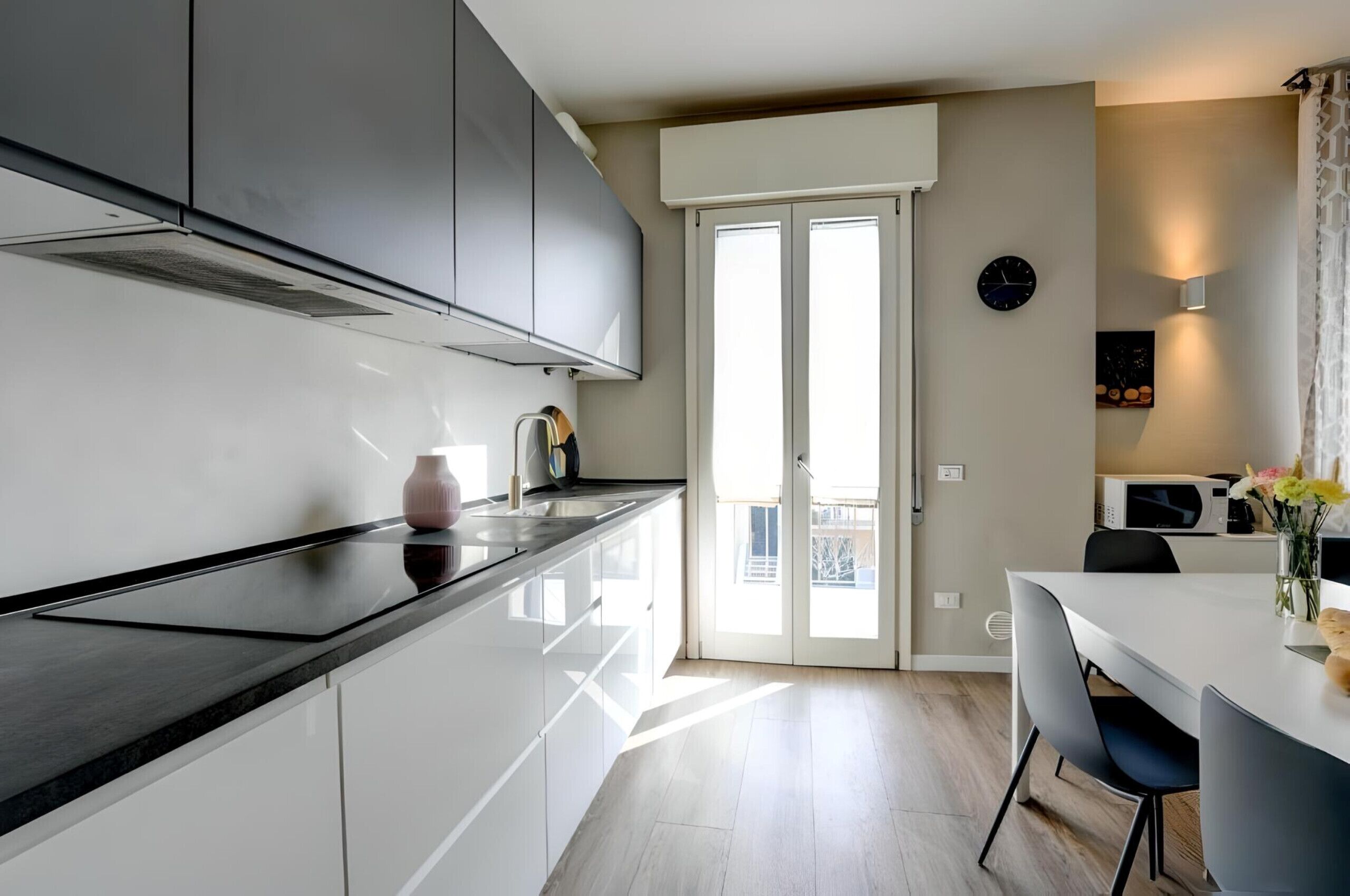 Fridge, microwave, oven, coffee/tea maker